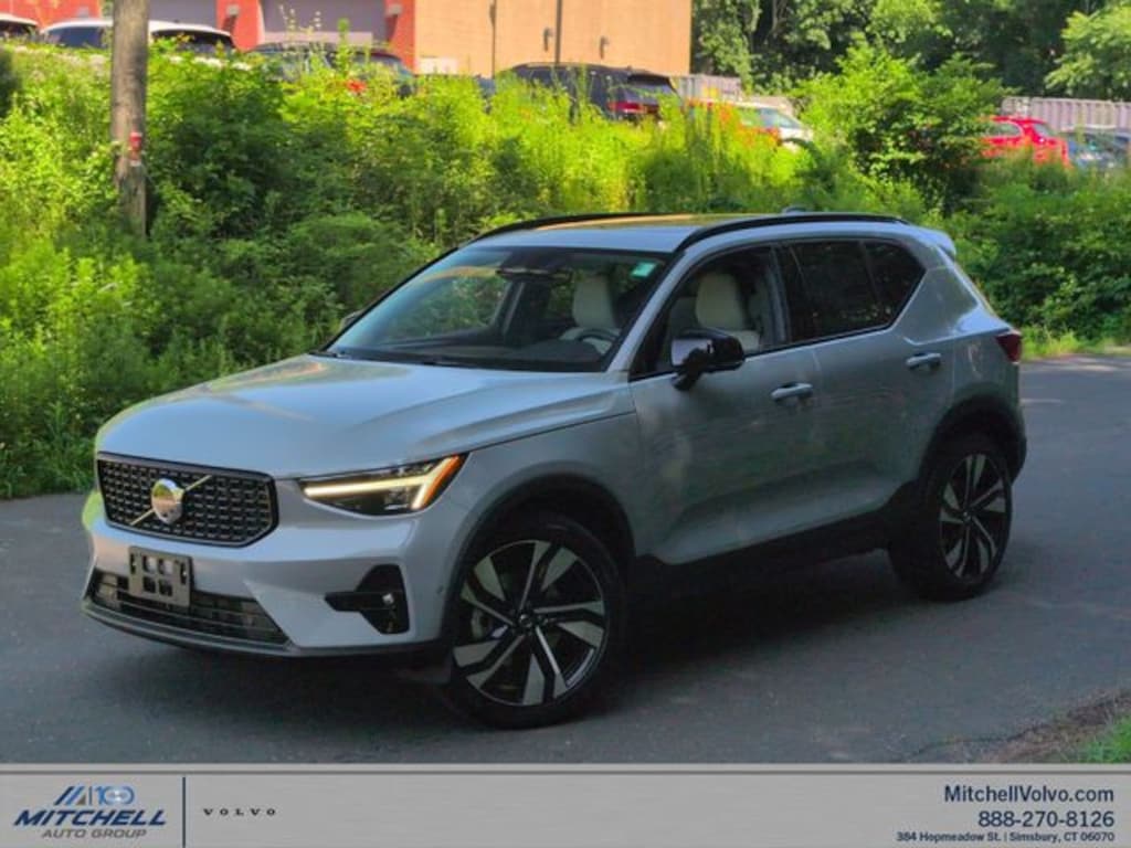 New 2026 Volvo XC40 B5 Ultra SUV