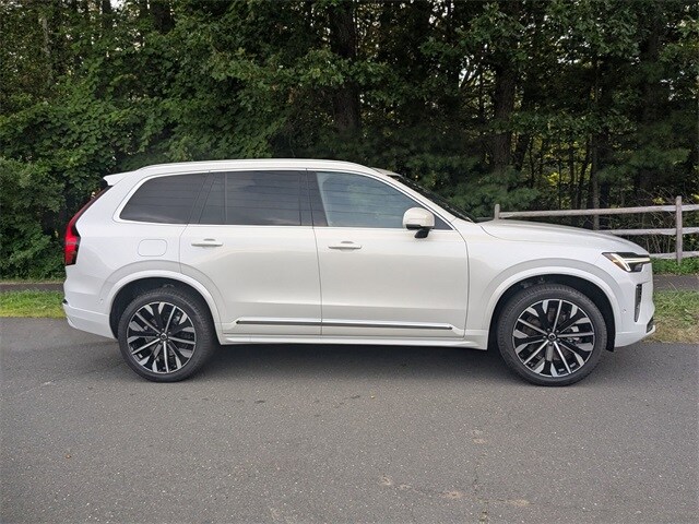2026 Volvo XC90 Plus photo 4