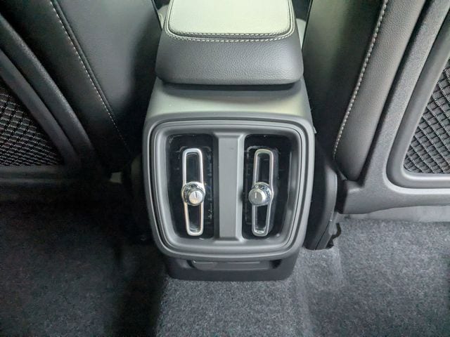 2026 Volvo XC40 Plus - Photo 19