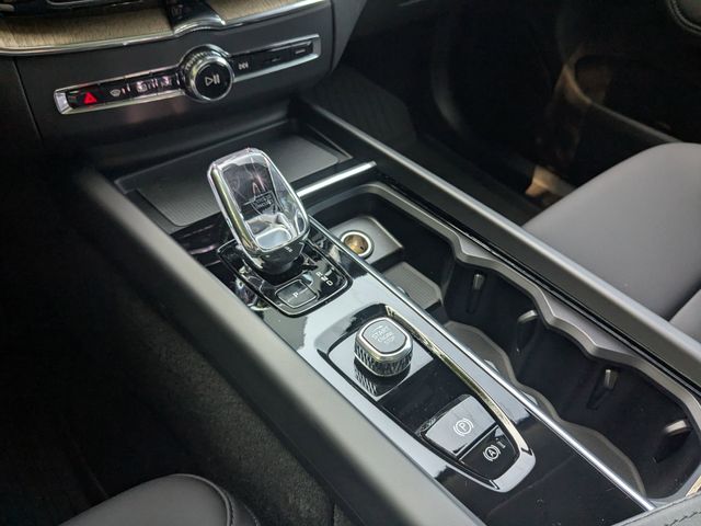 2026 Volvo XC60 Plus - Photo 16