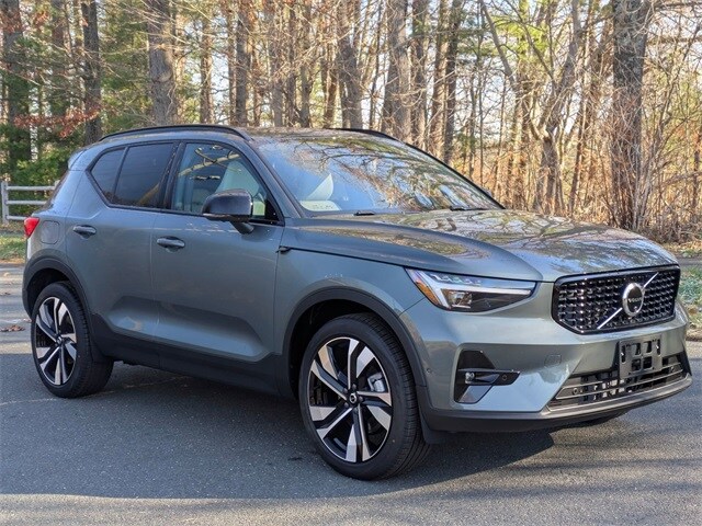2026 Volvo XC60 B5 Plus photo 3