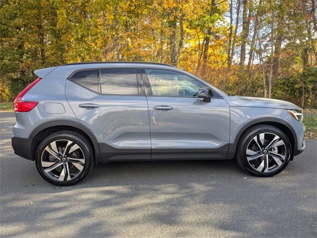 Used 2023 Volvo XC40 B5 AWD Ultimate Dark SUV
