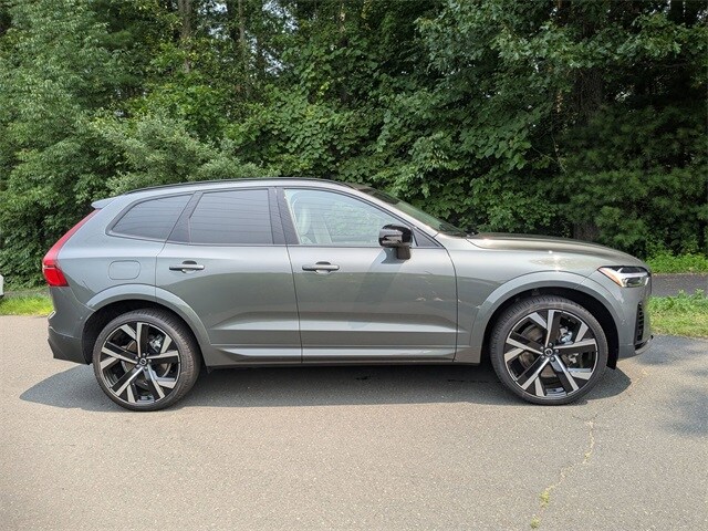 2026 Volvo XC60 Hybrid T8 eAWD photo 4