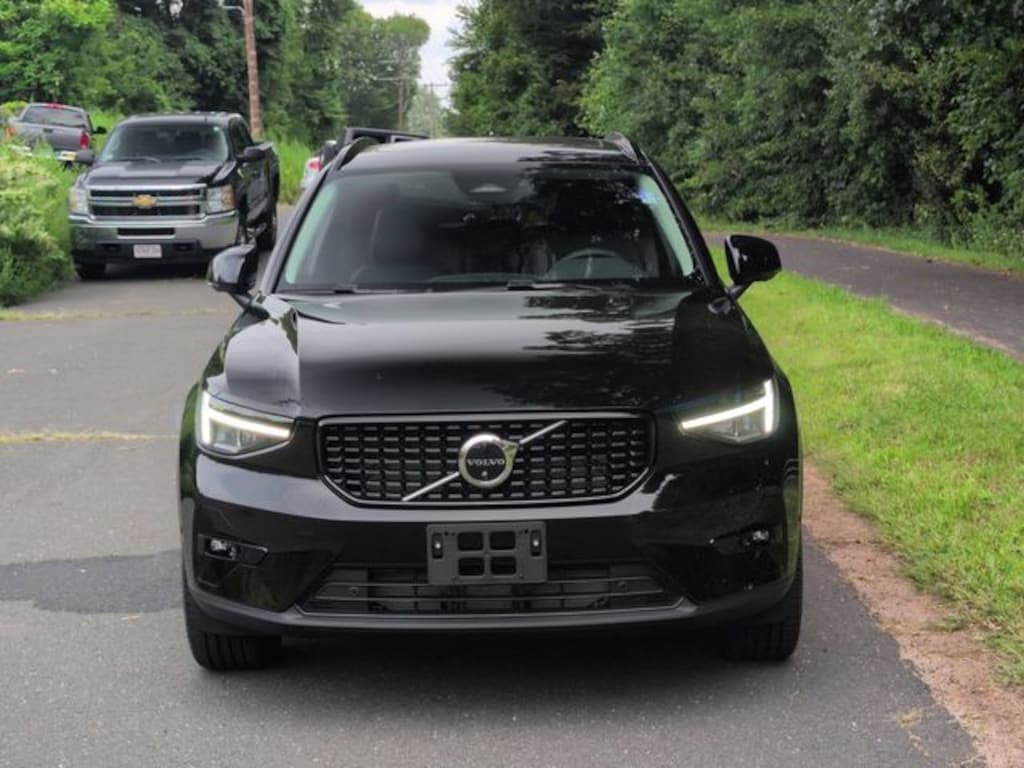New 2026 Volvo XC40 B5 Plus SUV