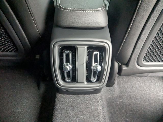 2026 Volvo XC40 Plus - Photo 19
