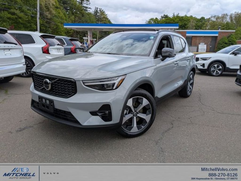 New 2026 Volvo XC40 B5 Plus SUV