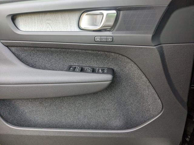 2026 Volvo XC40 Plus - Photo 10
