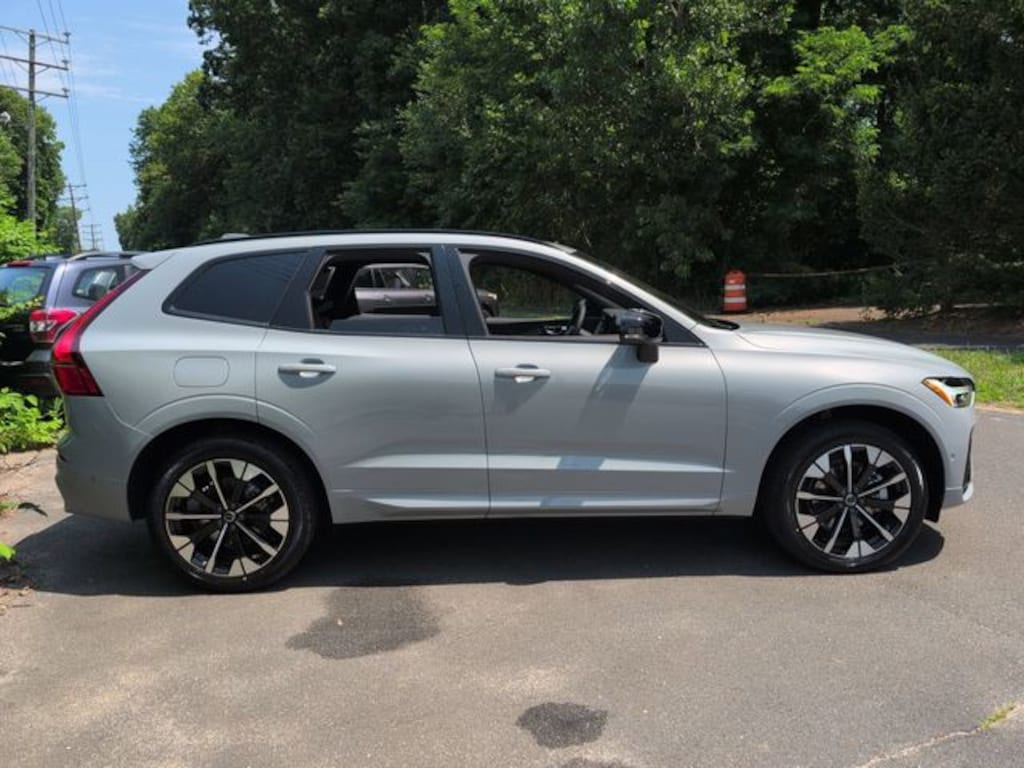 New 2026 Volvo XC60 B5 Plus SUV