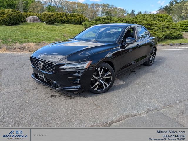 2023 Volvo S60 B5 Core Dark Theme's photo