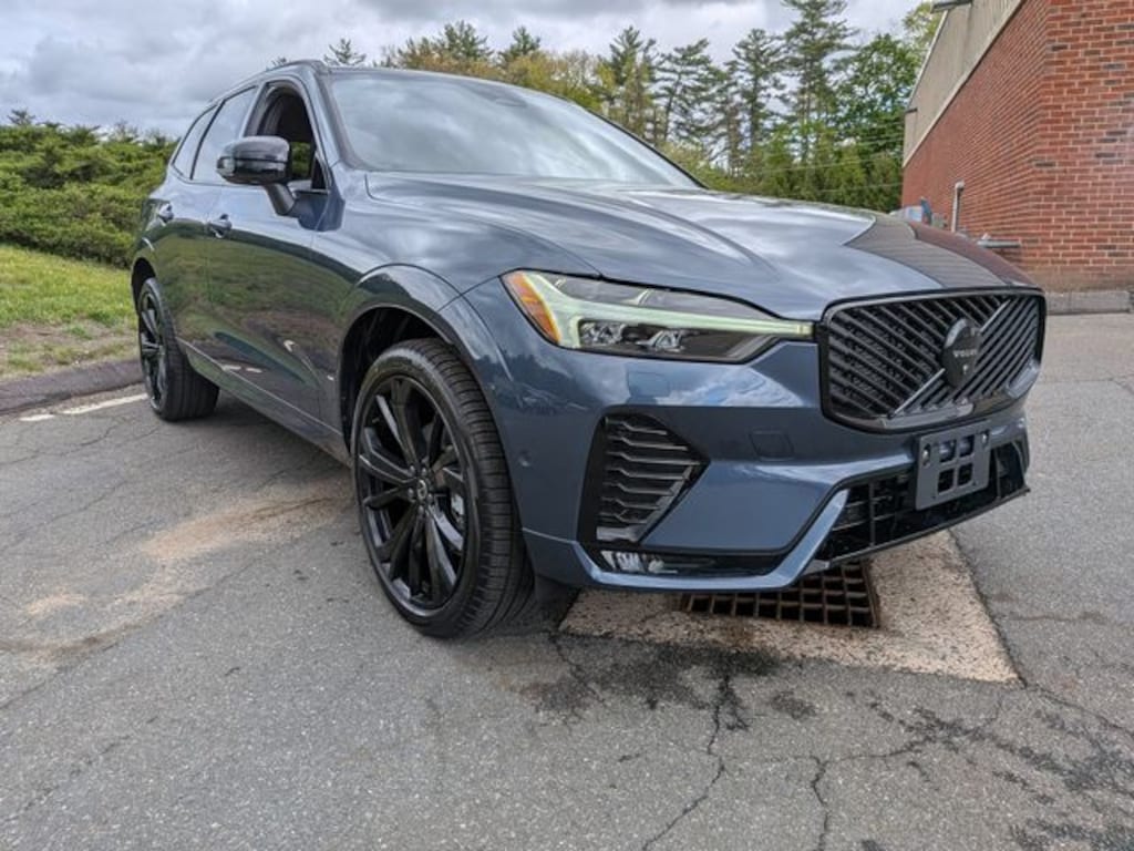 New 2026 Volvo XC60 B5 Ultra Black Edition SUV