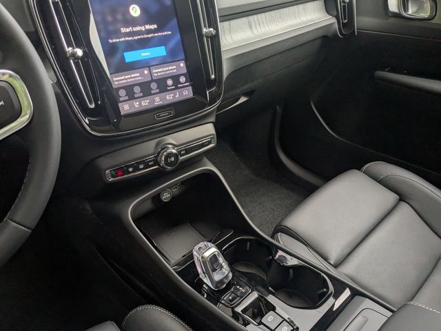 2026 Volvo XC40 Plus - Photo 13