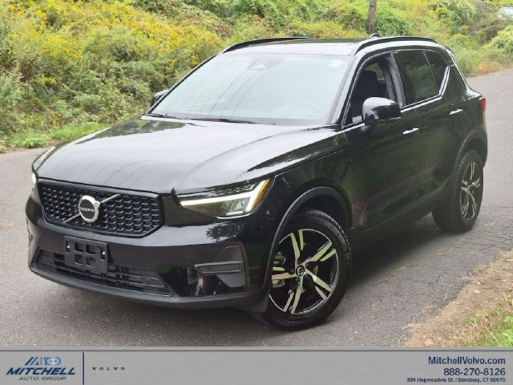 New 2026 Volvo XC40 B5 Core SUV