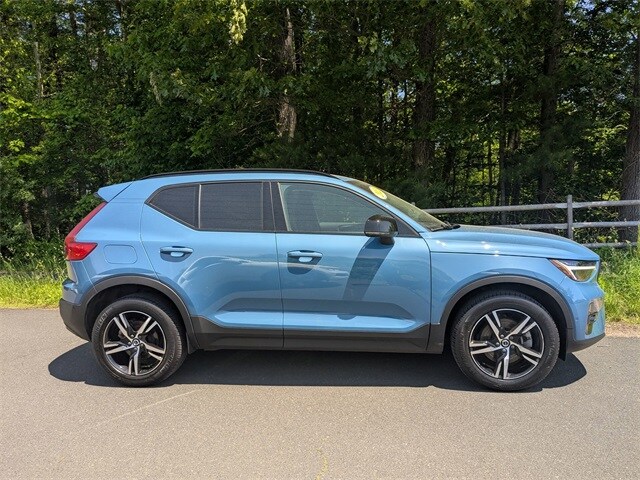 2023 Volvo XC40 AWD Plus photo 4