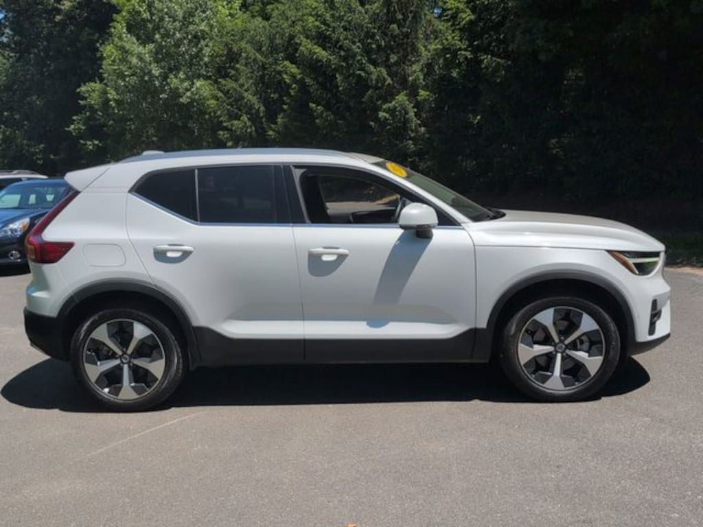 Certified 2025 Volvo XC40 B5 Plus Bright Theme SUV