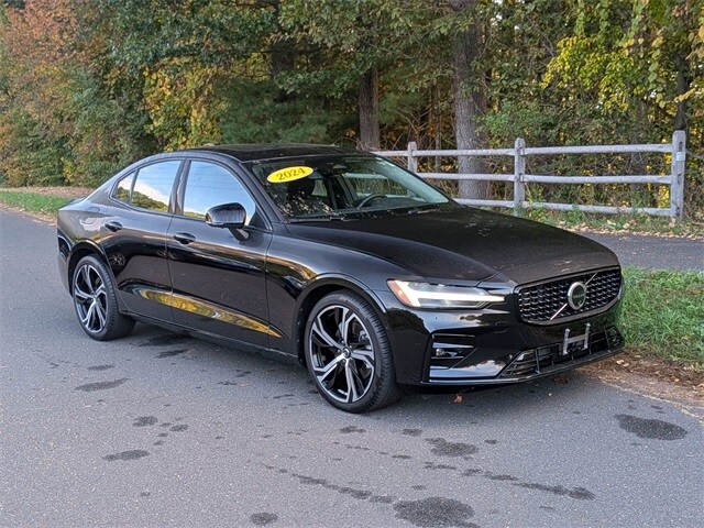 2024 Volvo S60 B5 Plus photo 3