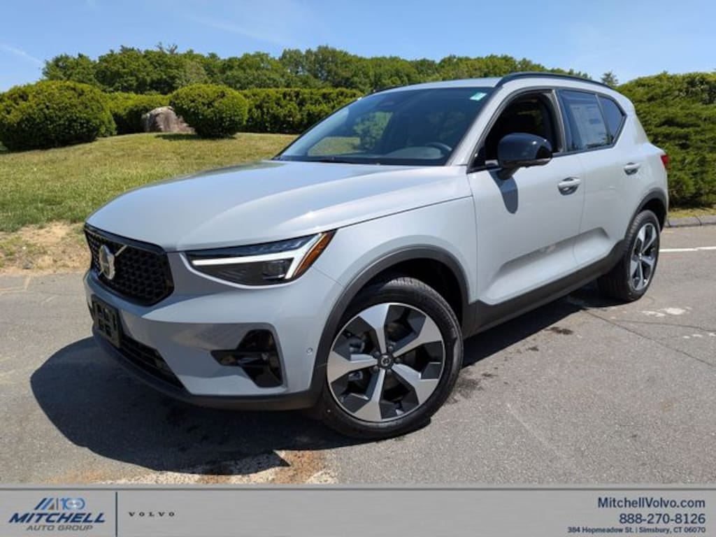 New 2026 Volvo XC40 B5 Plus SUV