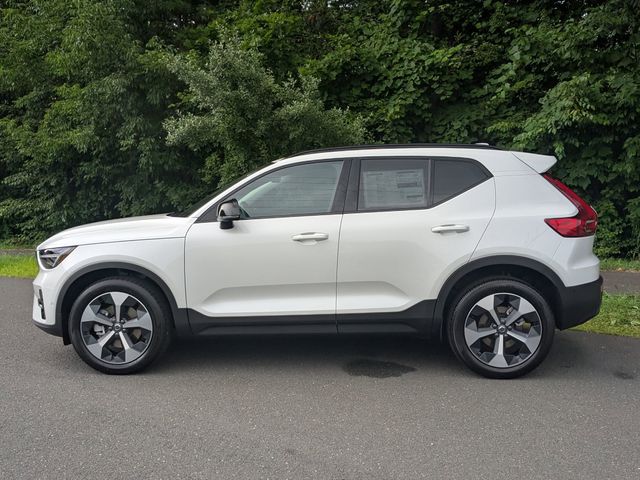 2026 Volvo XC40 Plus - Photo 8