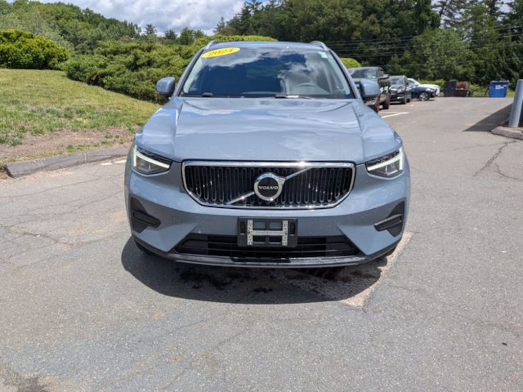 Certified 2023 Volvo XC40 B5 AWD Core SUV