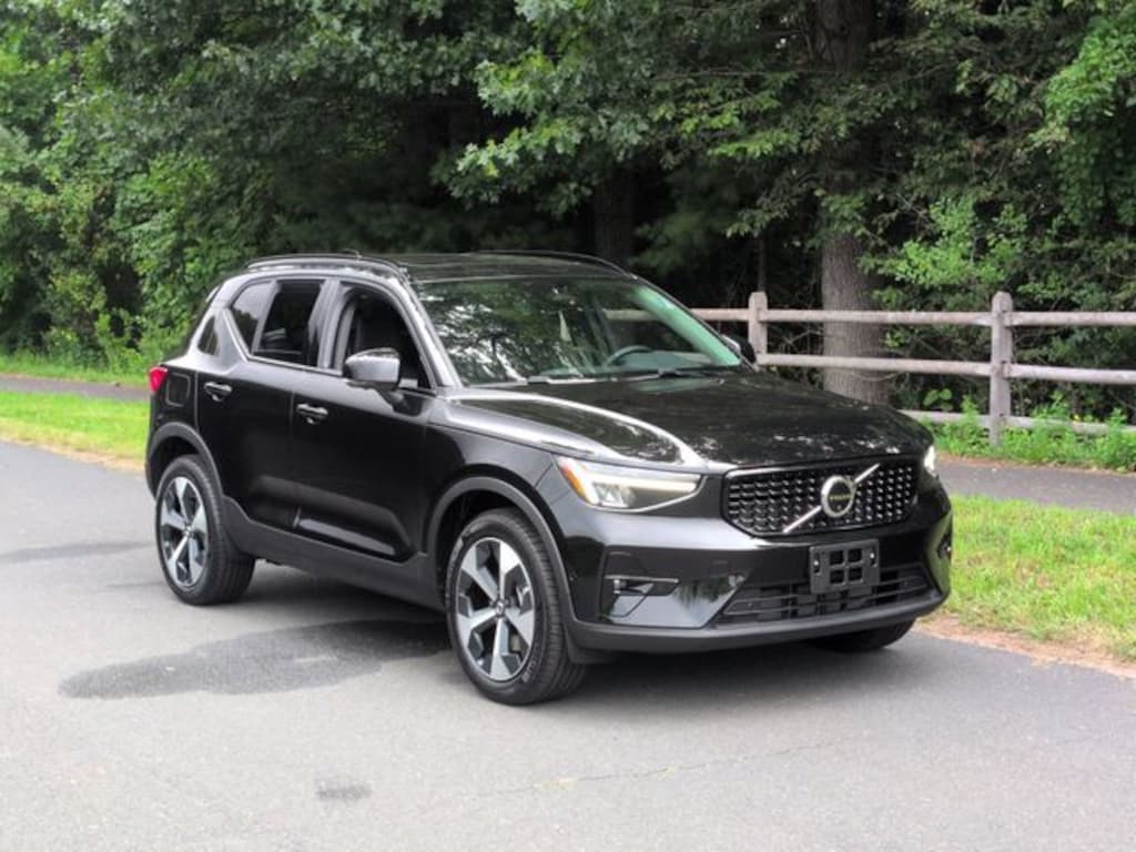 New 2026 Volvo XC40 B5 Plus SUV