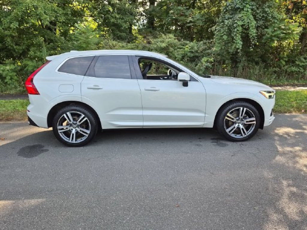 Used 2021 Volvo XC60 T5 Momentum SUV
