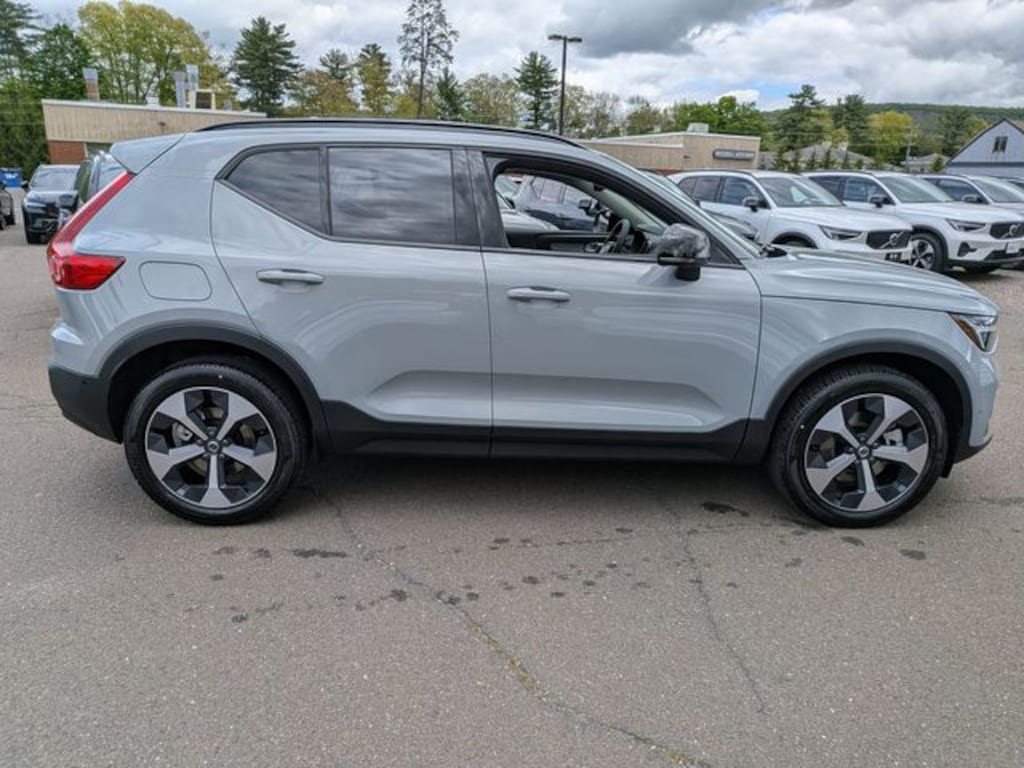 New 2026 Volvo XC40 B5 Plus SUV