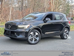 2026 Volvo XC40 B5 Core SUV