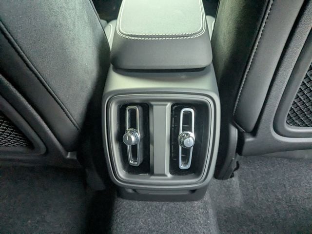 2026 Volvo XC40 Ultra Black Edition - Photo 19