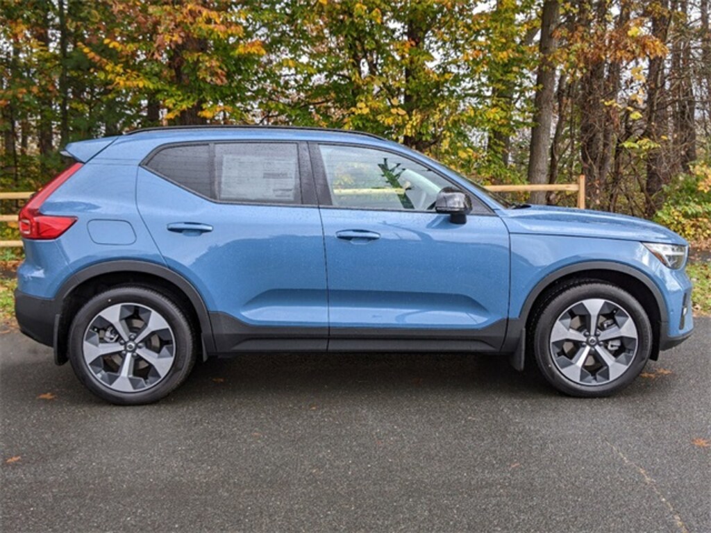 New 2024 Volvo XC40 B5 Plus Dark For Sale in Simsbury, CT at Mitchell