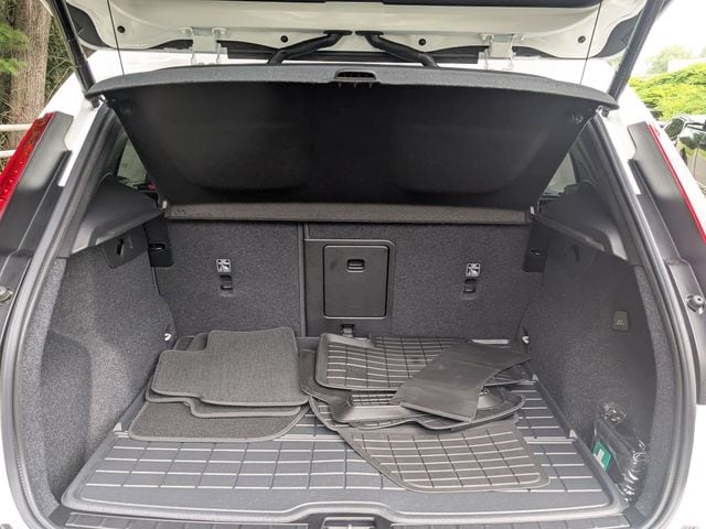 2026 Volvo XC40 Plus - Photo 18