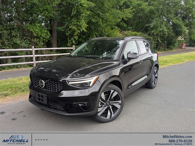 2025 Volvo XC40 B5 Plus Dark Theme SUV