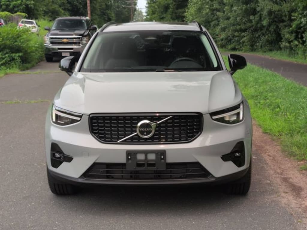 New 2026 Volvo XC40 B5 Plus SUV