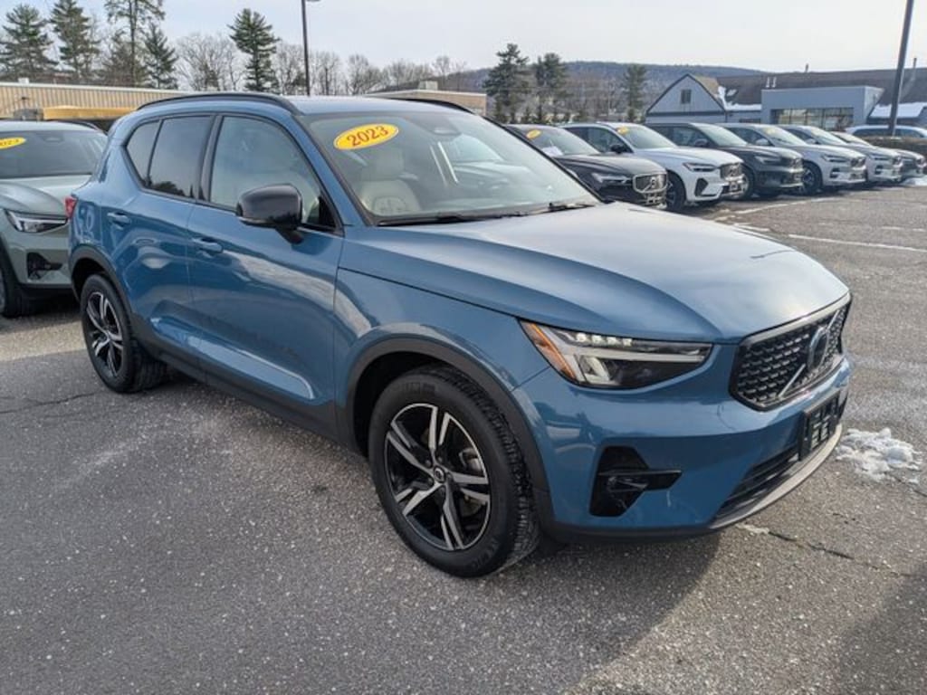 Certified 2023 Volvo XC40 B5 AWD Plus Dark SUV