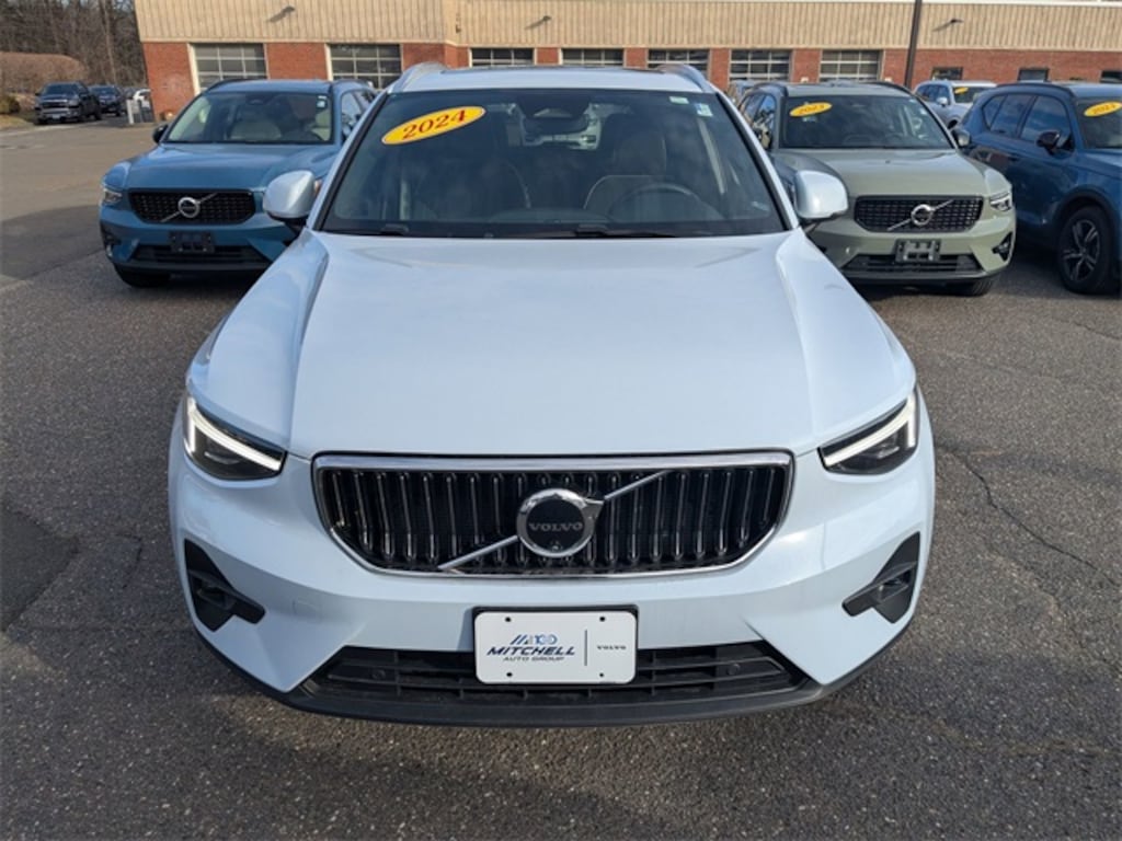 Certified 2024 Volvo XC40 B5 Plus Bright SUV