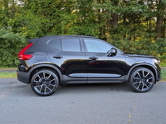 2026 Volvo XC40 photo 3