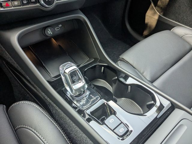 2026 Volvo XC40 Plus - Photo 16