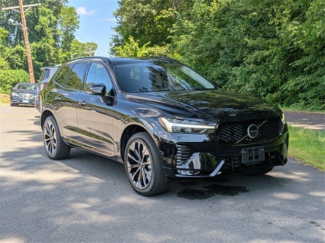 2026 Volvo XC60 B5 Plus photo 3