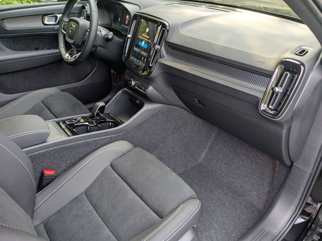 2026 Volvo XC40 Ultra Black Edition - Photo 22