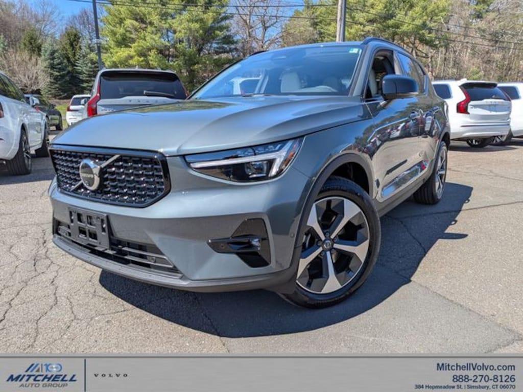 New 2026 Volvo XC40 B5 Plus SUV