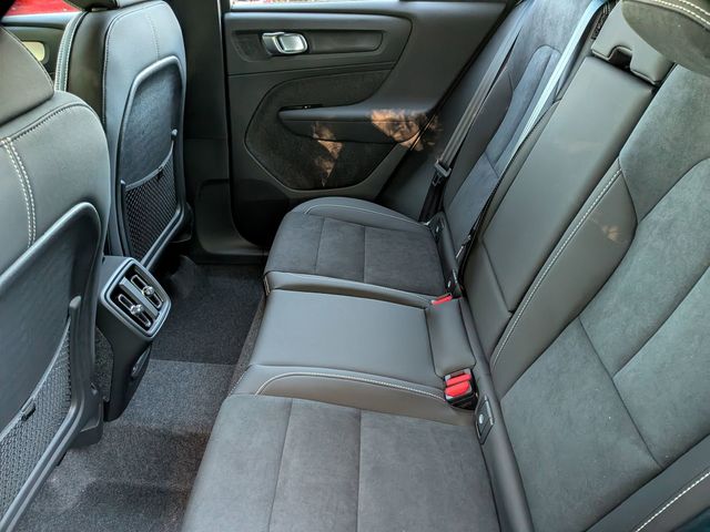2026 Volvo XC40 Ultra Black Edition - Photo 16