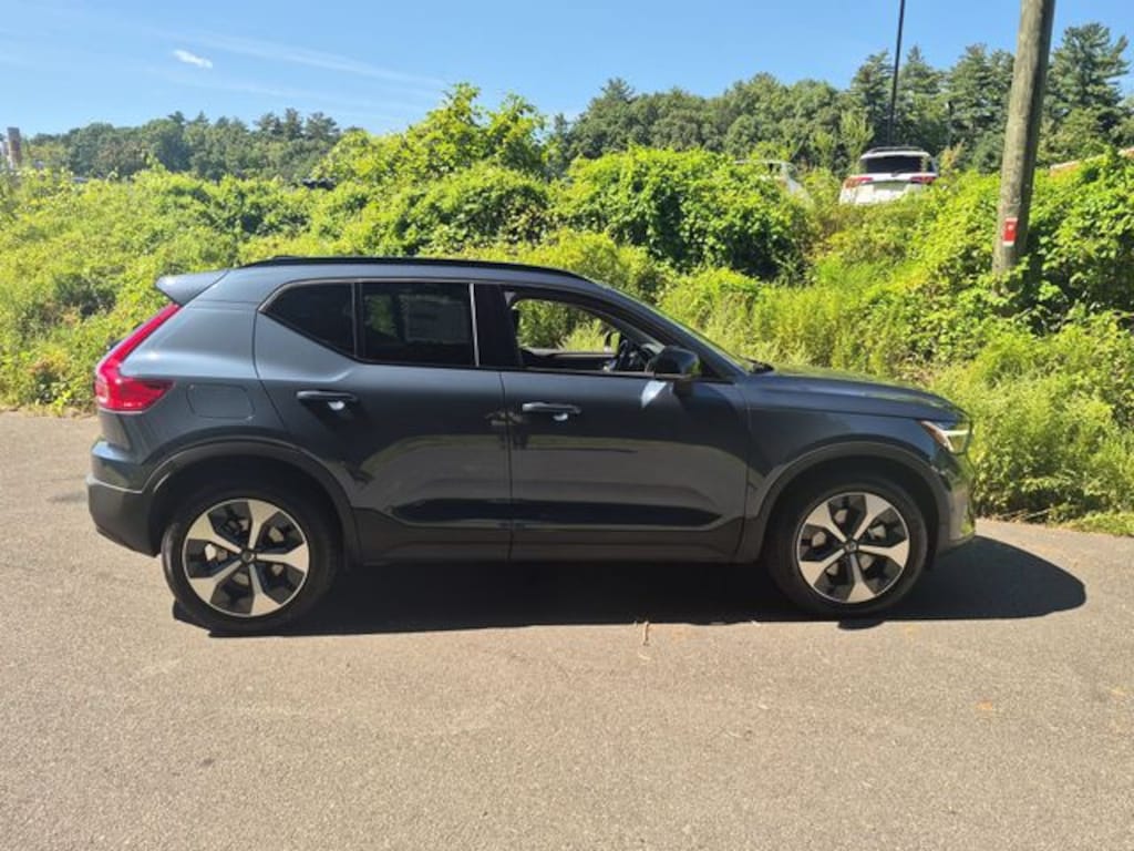 New 2026 Volvo XC40 B5 Plus SUV