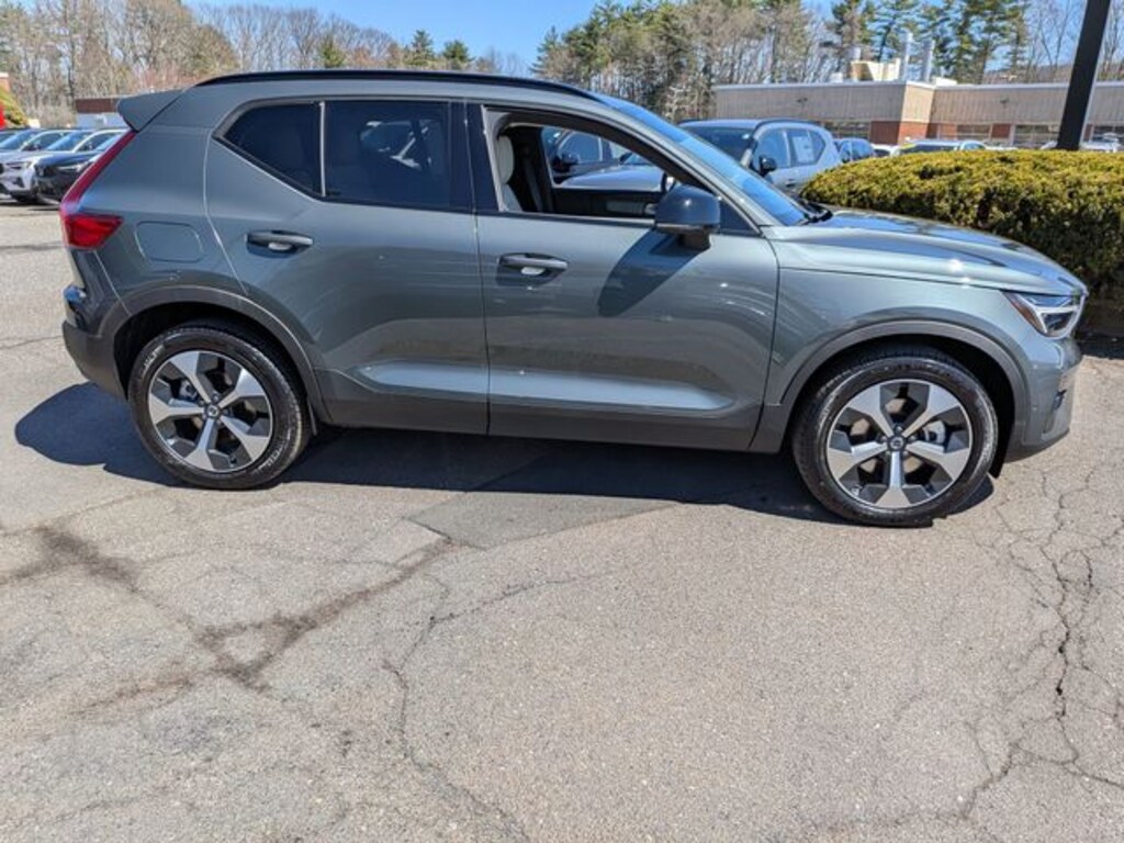 New 2026 Volvo XC40 B5 Plus SUV