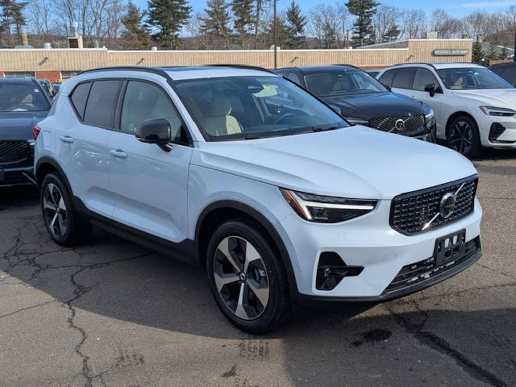 New 2026 Volvo XC40 B5 Plus SUV