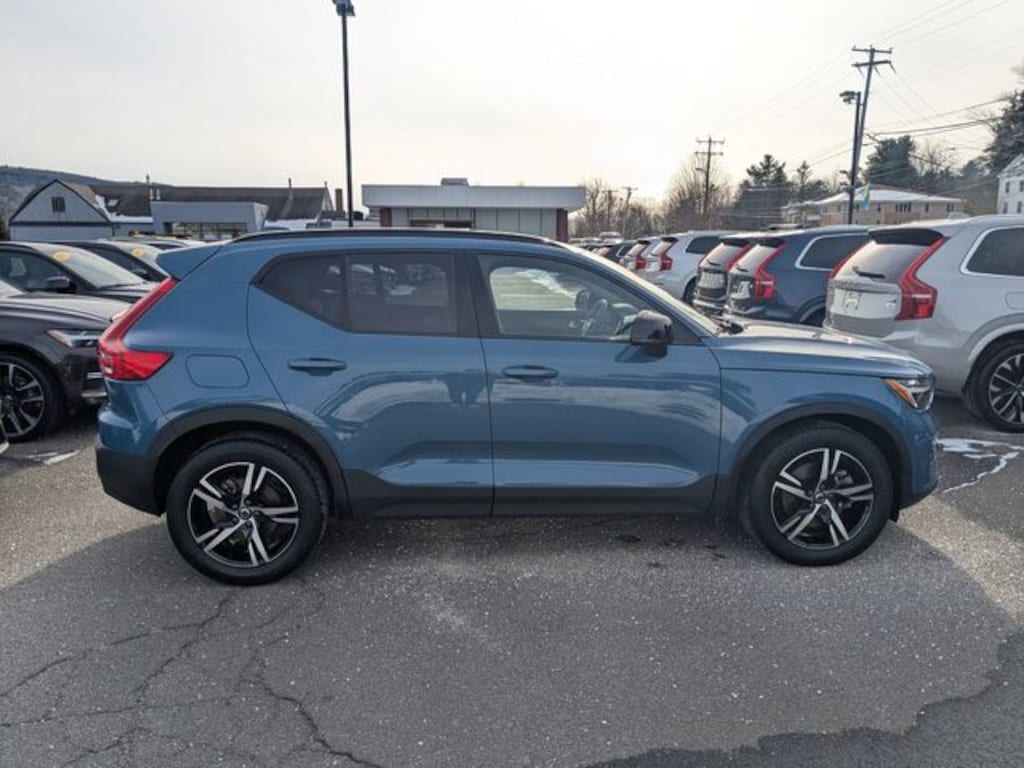 Certified 2023 Volvo XC40 B5 AWD Plus Dark SUV