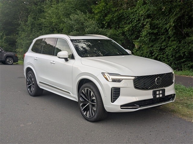 2026 Volvo XC90 Plus photo 3