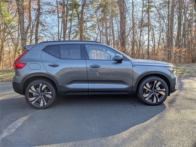2026 Volvo XC60 B5 Plus photo 4
