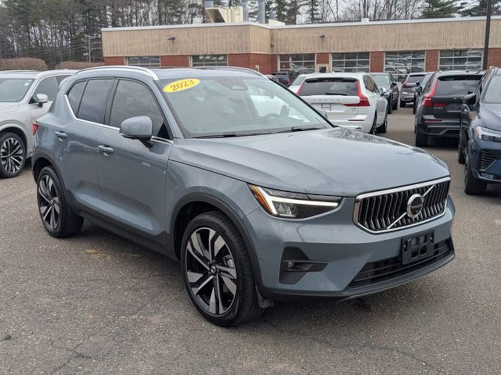 Certified 2023 Volvo XC40 B5 AWD Plus Bright SUV