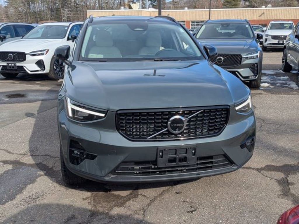 New 2026 Volvo XC40 B5 Ultra SUV