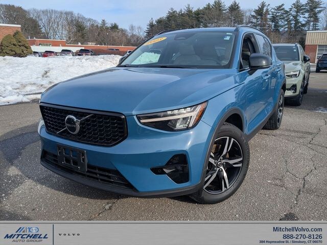 2023 Volvo XC40 B5 AWD Plus Dark SUV