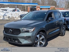 2026 Volvo XC40 B5 Core SUV