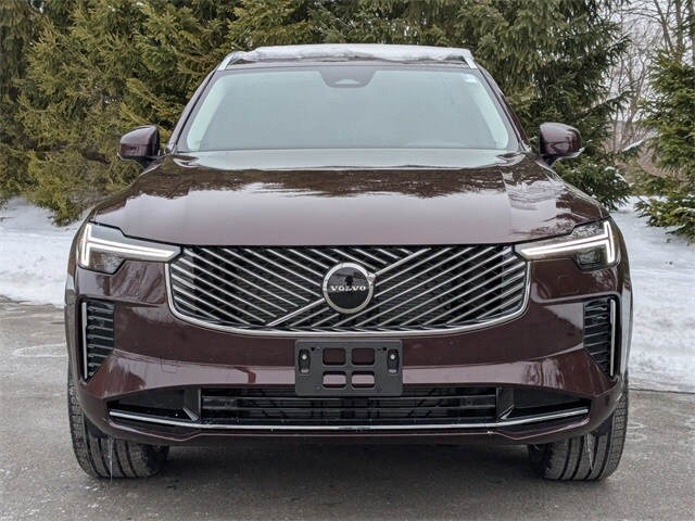 2025 Volvo XC90 Core photo 2